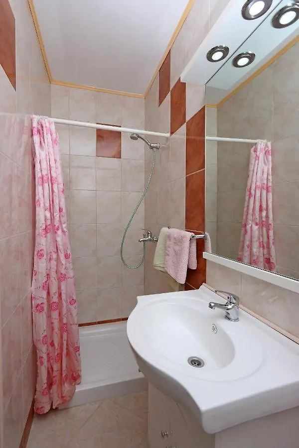Apartments With A Parking Space Supetarska Draga - Donja, Rab - 4966